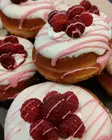 DONITSI - MANSIKOILLA - Munkit ja muffinssit - 3370 - 1