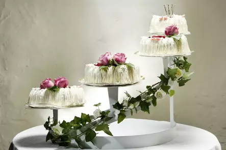 Hääkakku spiraalitelineessä - Hääkakku - 7002 - 1