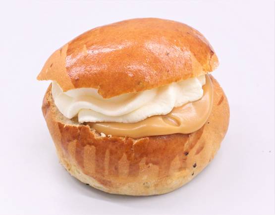 LASKIAISPULLA KINUSKILLA (L) - Laskiainen, Runeberg ja ystävänpäivä - 9133 - 1