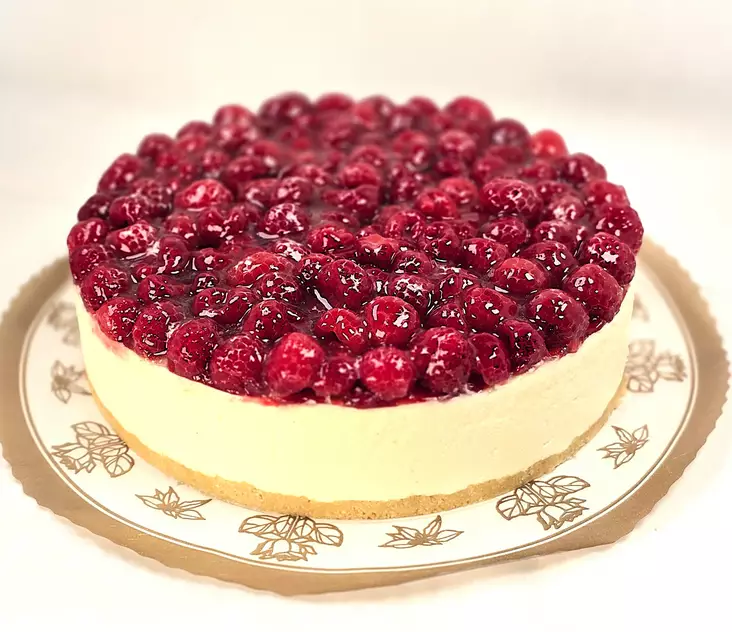 HYYDYTETTY JUUSTOTORTTU AIDOILLA MARJOILLA (L) - Leivoskakut - 4803 - 2